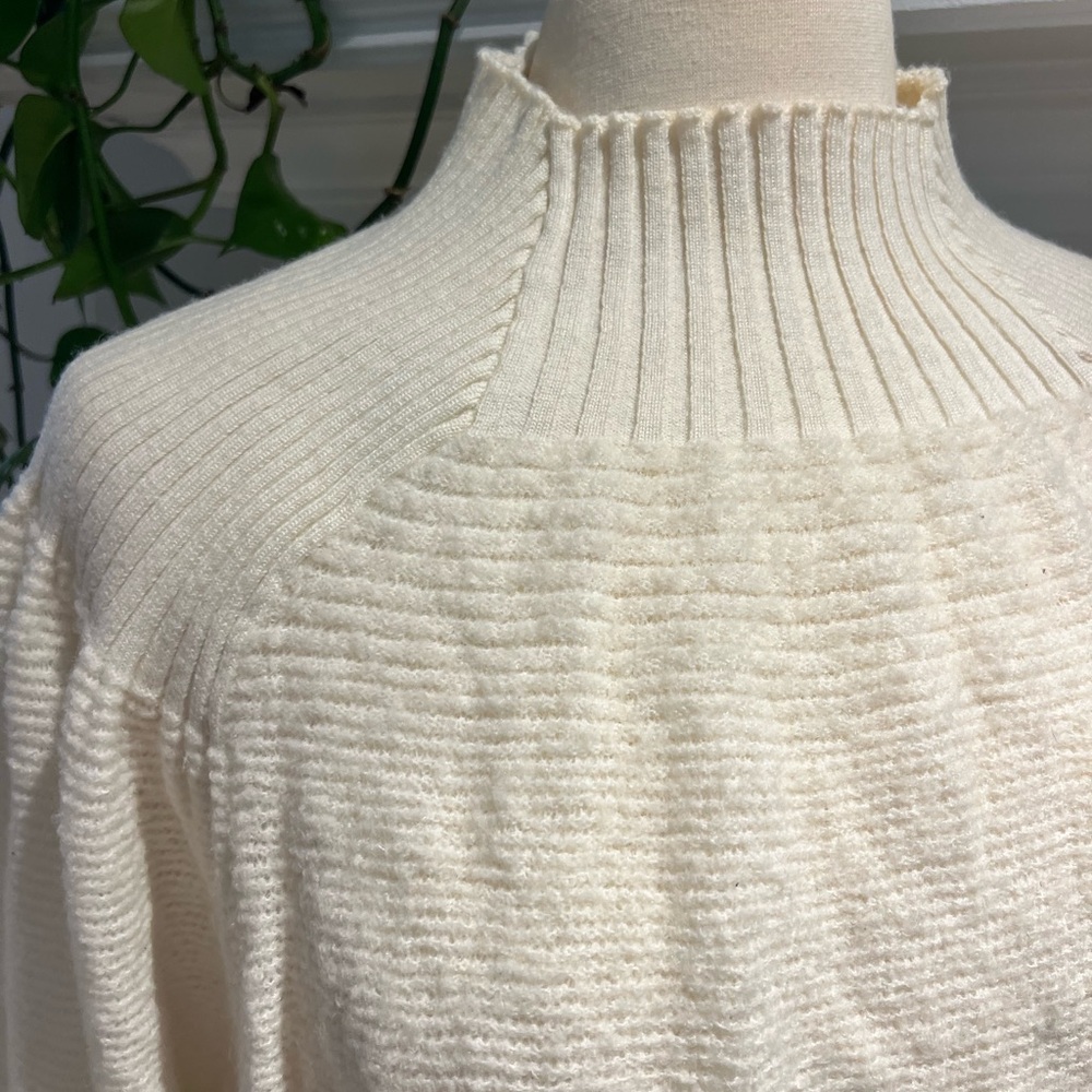 Free People Cream Turtleneck Sweater with balloon sleeves and ruffled cuff sz S